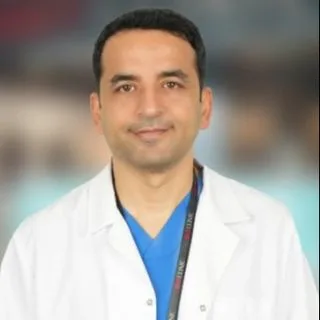 Op. Dr. Nadir Kış — Göz Hastalıkları, Küçükçekmece, İstanbul. Portre fotoğrafı.