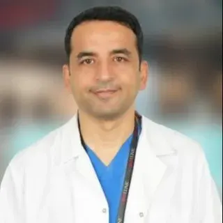 Op. Dr. Nadir Kış — Göz Hastalıkları, Küçükçekmece, İstanbul. Portre fotoğrafı.
