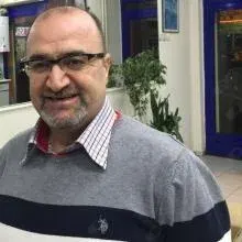 Dr. Öğr. Üyesi Yunus Emre Ayna — Psikoloji, Bakırköy, İstanbul. Portre fotoğrafı.