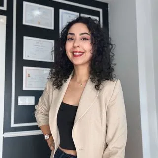 Dyt. Gizem Şakar — Diyetisyen, Kocaeli. Portre fotoğrafı.