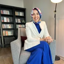 Kl. Psk. Zeynep Akın Çiçek — Psikoloji, İstanbul. Portre fotoğrafı.