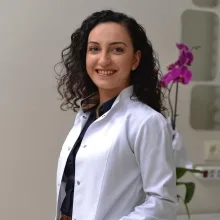 Doç. Dr. Yazgı Ay Ünüvar — Ortodonti, Aydın. Portre fotoğrafı.