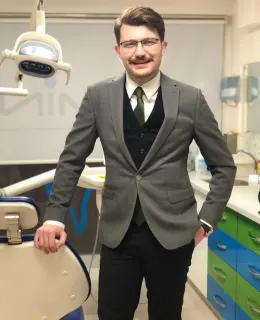 Dt. Oğuz Kaan Göğebakan profilinde yer alan galeri fotoğrafı.