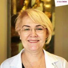 Dr. Nesrin Sezen — İstanbul. Portre fotoğrafı.