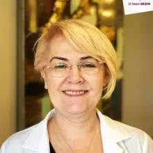 Dr. Nesrin Sezen — İstanbul. Portre fotoğrafı.