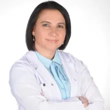 Doç. Dr. Meryem Gencer — Kadın Hastalıkları Ve Doğum, İstanbul. Portre fotoğrafı.