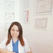 Dt. Gizem Galın — Diş Hekimi, Bursa. Portre fotoğrafı.