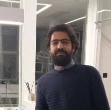Dr. Dt. Ahmet Mert Nalbantoğlu — Periodontoloji, Antalya. Portre fotoğrafı.