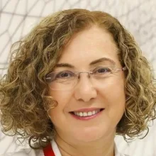 Prof. Dr. Ayşe Yeşim Oral — Göz Hastalıkları, İstanbul. Portre fotoğrafı.