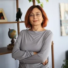 Dr. Öğr. Üyesi Buket Cinemre — Psikiyatri, Antalya. Portre fotoğrafı.