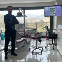 Prof. Dr. Oğuzhan Görler — İzmir. Portre fotoğrafı.