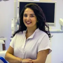 Dt. Merve Gündüz Kanat — Diş Hekimi, Muğla. Portre fotoğrafı.