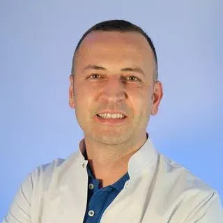 Dr. Dt. Servet Akyıldız — Denizli. Portre fotoğrafı.