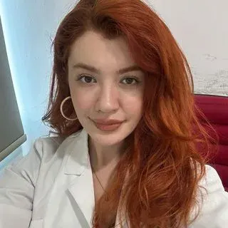 Dr. Ezgi Köse — Pratisyen, Şişli, İstanbul. Portre fotoğrafı.