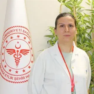 Prof. Dr. Tuğba Acer Demir — Çocuk Cerrahisi. Portre fotoğrafı.