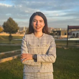 Dyt. Fatma Kaplan — Diyetisyen, Mersin. Portre fotoğrafı.