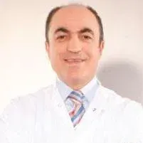 Prof. Dr. Muammer Kendirci — Üroloji, Beşiktaş, İstanbul. Portre fotoğrafı.