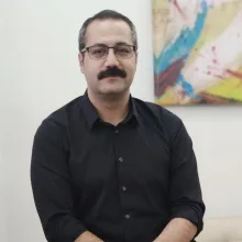 Psk. Emrah Oğuz — Psikoloji, İzmir. Portre fotoğrafı.