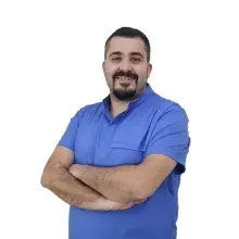 Dt. Mehmet Aykut Bağcı — Diş Hekimi, İzmir. Portre fotoğrafı.