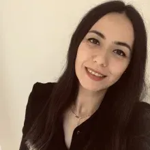 Psk. Cansu Yılmaz — Psikoloji, Konak, İzmir. Portre fotoğrafı.