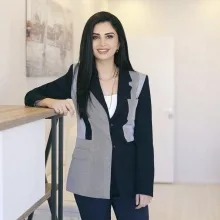 Uzm. Dyt. Nilhan Esim Çankaya — Diyetisyen, Ankara. Portre fotoğrafı.