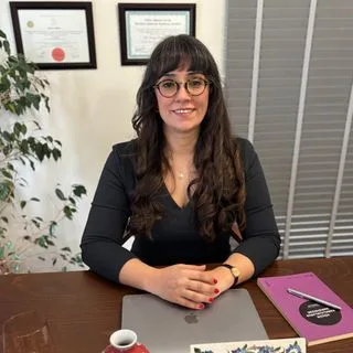 Uzm. Dr. Berna Bulut Çakmak — Psikiyatri, Bursa. Portre fotoğrafı.