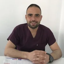 Dt. Bekir Bildirici — Diş Hekimi, Adana. Portre fotoğrafı.