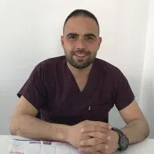 Dt. Bekir Bildirici — Diş Hekimi, Adana. Portre fotoğrafı.