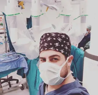Doç. Dr. Uygar Miçooğulları profilinde yer alan galeri fotoğrafı.