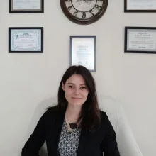 Uzm. Psk. Deniz Kıyak — Psikoloji, Denizli. Portre fotoğrafı.