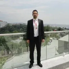 Op. Dr. Hikmet İhsan Eren — Plastik Rekonstrüktif Ve Estetik Cerrahi, Şişli, İstanbul. Portre fotoğrafı.