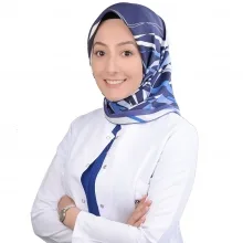 Dt. Hatice Bedeloğlu — Diş Hekimi, Antalya. Portre fotoğrafı.