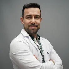 Op. Dr. İsmail Özgür Şanlı — Göz Hastalıkları, İstanbul. Portre fotoğrafı.