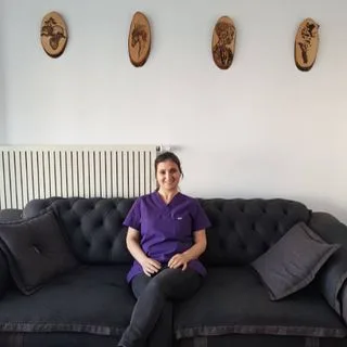Dt. Zehra Şen Odabaş — Diş Hekimi, Ankara. Portre fotoğrafı.