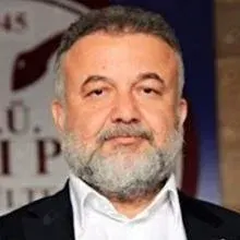 Prof. Dr. Ayhan Koçak — Beyin Ve Sinir Cerrahisi, İstanbul. Portre fotoğrafı.