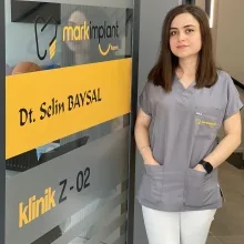 Dt. Selin Baysal — Diş Hekimi, Kayseri. Portre fotoğrafı.