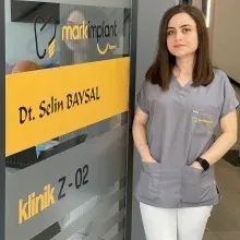 Dt. Selin Baysal — Diş Hekimi, Kayseri. Portre fotoğrafı.