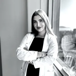 Fzt. Azra Nur Korkmaz — Fizyoterapi Ve Rehabilitasyon, İstanbul. Portre fotoğrafı.