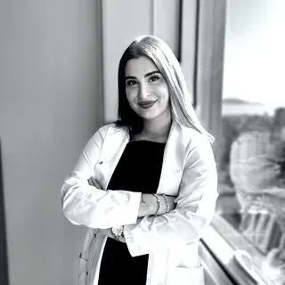 Fzt. Azra Nur Korkmaz — Fizyoterapi Ve Rehabilitasyon, İstanbul. Portre fotoğrafı.