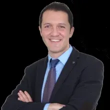Op. Dr. İhsan Atabay — Kadın Hastalıkları Ve Doğum, İzmir. Portre fotoğrafı.