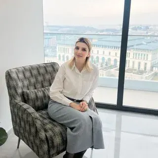 Dyt. Merve Denizli Aras — Diyetisyen. Portre fotoğrafı.