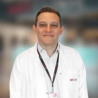 Prof. Dr. Süleyman Özkan — Kalp Ve Damar Cerrahisi, Küçükçekmece, İstanbul. Portre fotoğrafı.