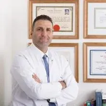 Prof. Dr. Levend Özkan — Üroloji, Beşiktaş, İstanbul. Portre fotoğrafı.