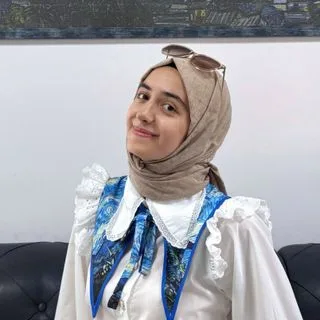 Dt. İrem Yılmaz — Diş Hekimi, Malatya. Portre fotoğrafı.