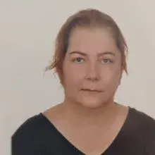 Uzm. Dr. Şeyma Tuna — Çocuk ve Ergen Psikiyatrisi, Kadıköy, İstanbul. Portre fotoğrafı.