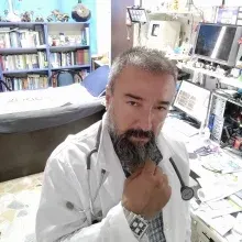 Dr. Özkan Özdemır — Aile Hekimliği, İstanbul. Portre fotoğrafı.