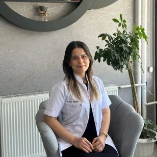 Dt. Ayşe Döner — Diş Hekimi, Şahinbey, Gaziantep. Portre fotoğrafı.