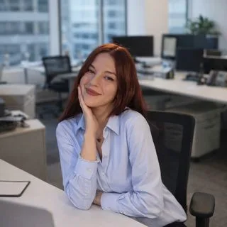 Psk. Melisa Özer — Psikoloji. Portre fotoğrafı.