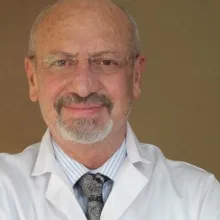 Uzm. Dr. Şeref Bakırtaş — İç Hastalıkları, İstanbul. Portre fotoğrafı.