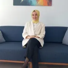 Kl. Psk. Büşra Karali — Psikoloji, İstanbul. Portre fotoğrafı.